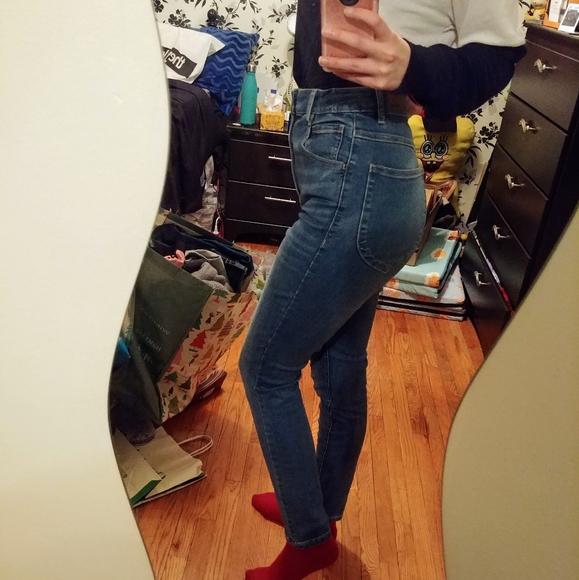 Garage Medium-Wash Extreme High-Rise Jegging - Picture 2 of 3